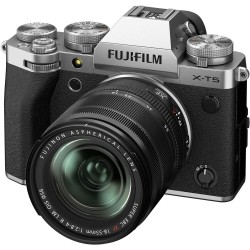 Fuji X-T5 + XF 18-55 mm...