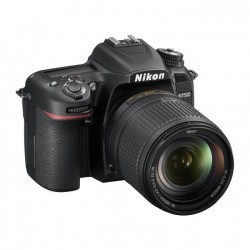 Nikon D7500 + AF-S DX...